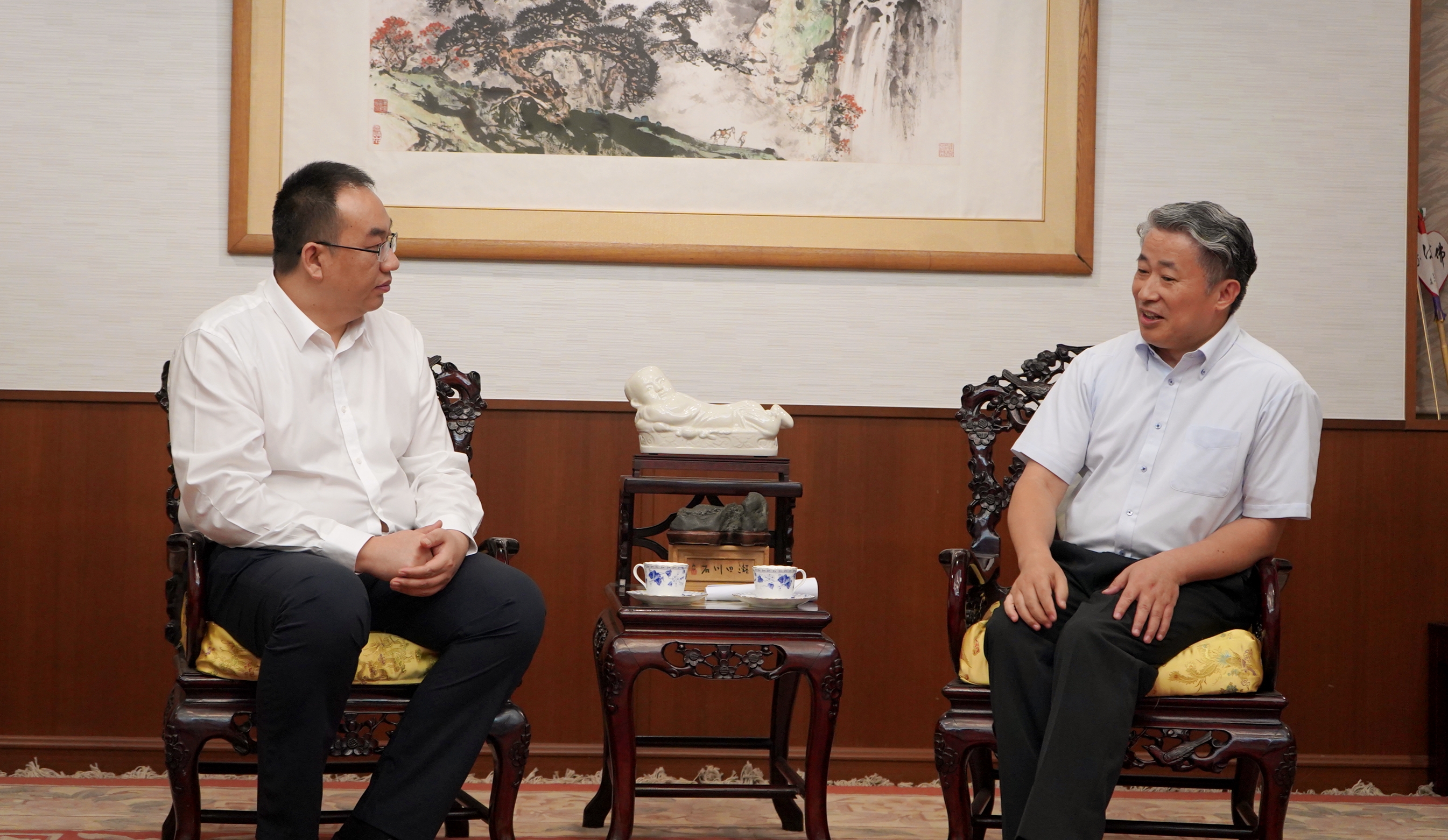 曲陽(yáng)縣人民政府縣長(zhǎng)袁大海率經(jīng)貿(mào)文化交流代表團(tuán)訪(fǎng)問(wèn)日本